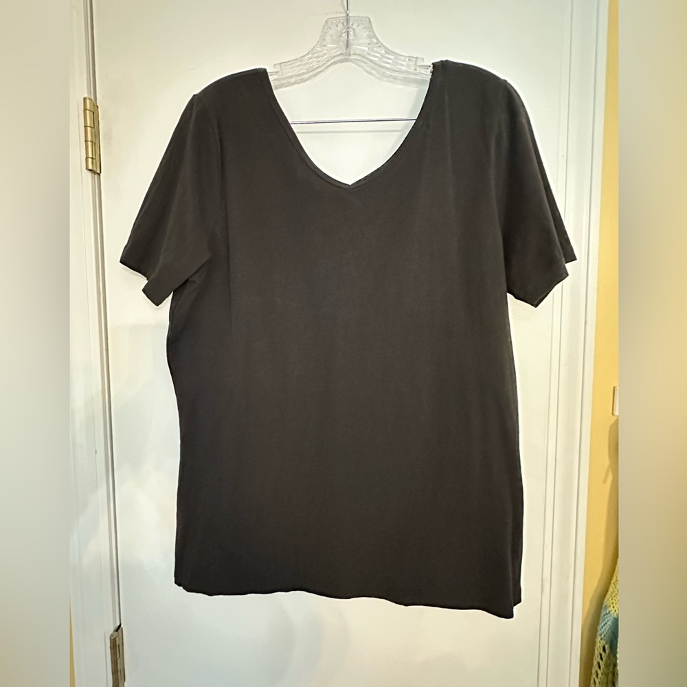 Universal Standard Double V Tee S (14-16) - Picture 2 of 4